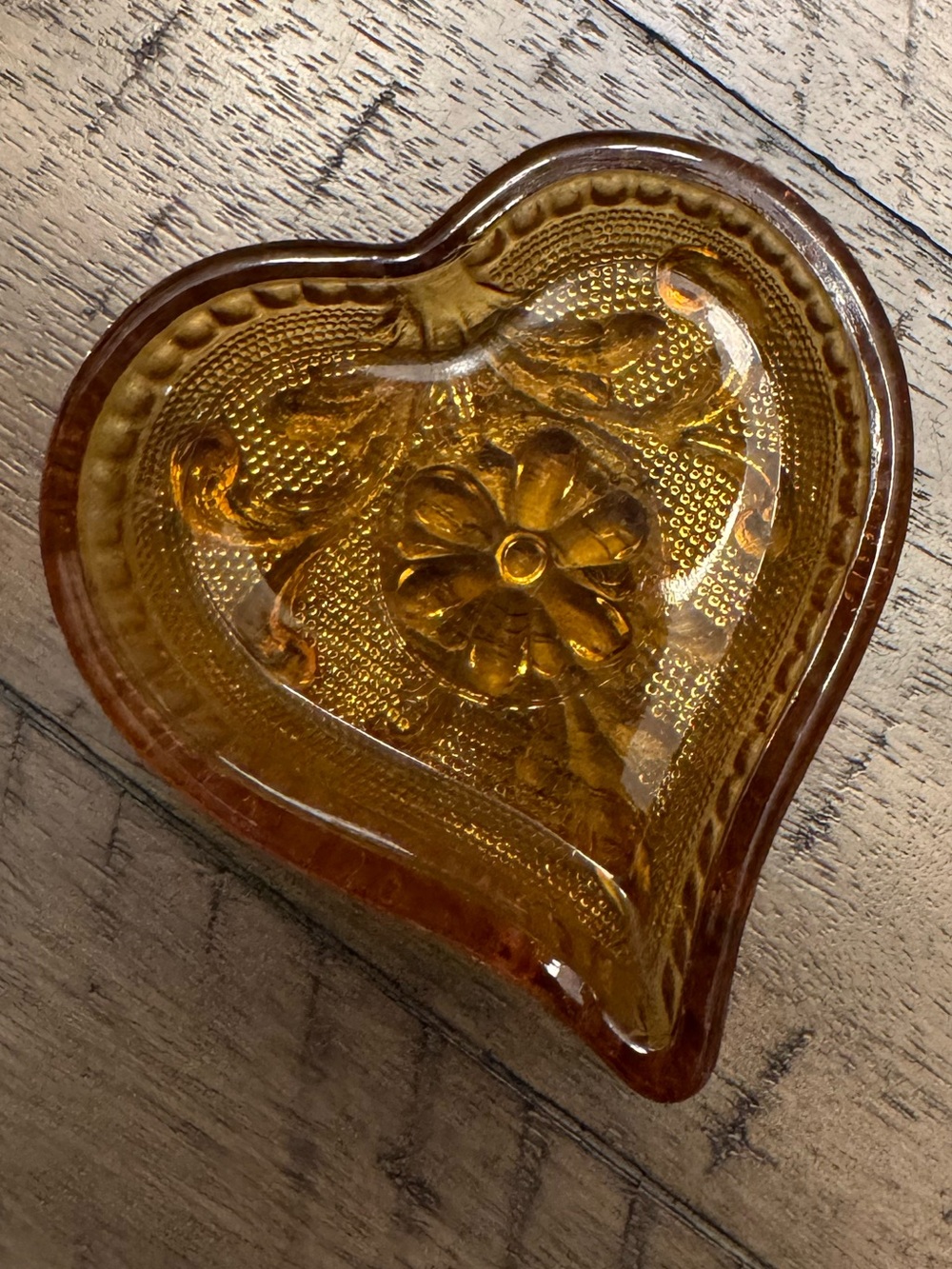VINTAGE INDIANA GLASS COMPANY Tiara Heart Shaped Small Amber Glass Trinket Dish